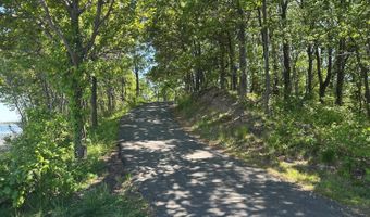 92 Woodland Dr, Aberdeen, NJ 07735