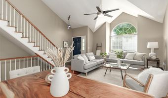 1048 Oak Glen Cir, Ballwin, MO 63021
