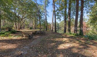 31 Chesterfield Lake Dr, Beaufort, SC 29906