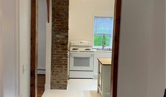 15 Clinton Ave 2, Newport, RI 02840