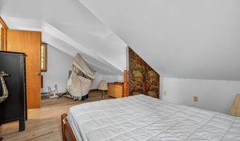 15 Hazen St, Chester, CT 06412