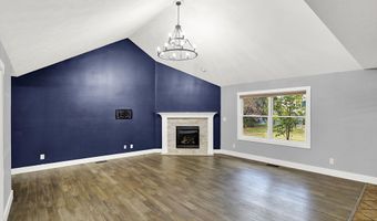 6686 Woodcrest Dr, Avon, IN 46123