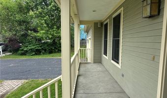 8 Linden St, Bristol, RI 02809