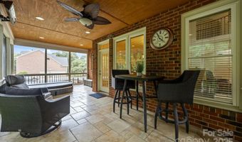 6323 Woodleigh Oaks Dr, Charlotte, NC 28226