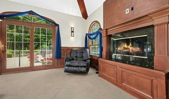 19 Elizabeth Dr, Auburn, MA 01501