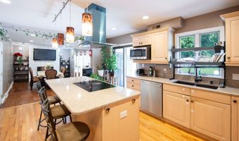 51 Aspen Cir, Albany, NY 12208