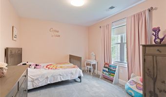 25 Kristin Dr, Cranston, RI 02921