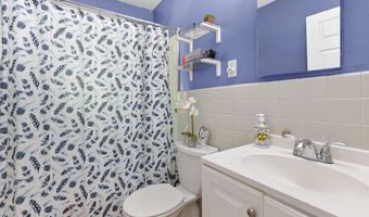 5001 10TH St S #5, Arlington, VA 22204