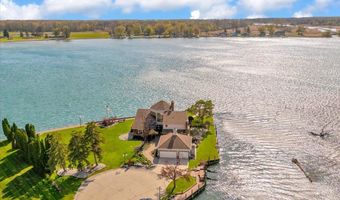 523 Lathrop Ave, Algonac, MI 48001