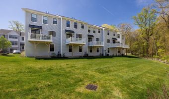 39 Brentwood Cir 39, Danbury, CT 06810