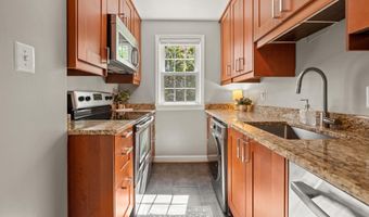 706 S FAYETTE St 21, Alexandria, VA 22314