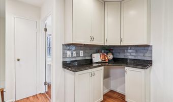 941 N MCKINLEY Rd, Arlington, VA 22205