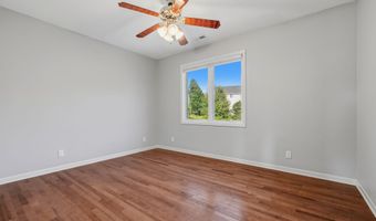 4002 Edgewater Dr, Ames, IA 50010