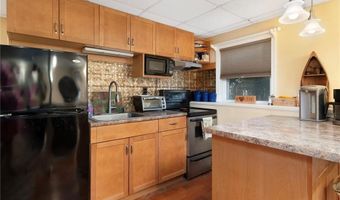 16 Taylor Ln, Warwick, RI 02886