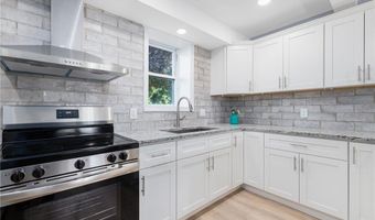 152 Tuckerman Ave 10, Middletown, RI 02842
