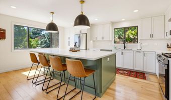 1509 Woodland Dr, Ashland, OR 97520