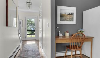 2 Sunnyfield Ln, Falmouth, ME 04105