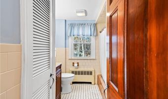 4 Tattersall Dr, Lincoln, RI 02865