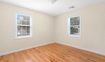 18 Cross St, East Providence, RI 02914