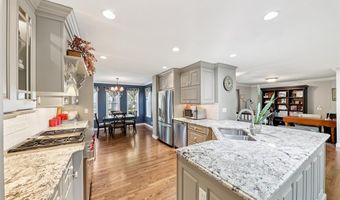 302 Fox Hollow Woods Dr, Ballwin, MO 63021