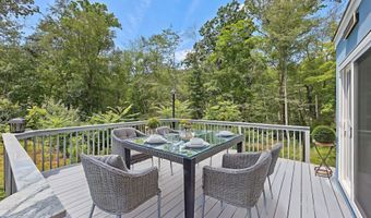 90 Red Hill Rd, Branford, CT 06405
