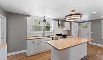 32 Richmond St 1, Bristol, RI 02809