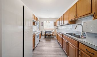941 N Swift Rd 201, Addison, IL 60101