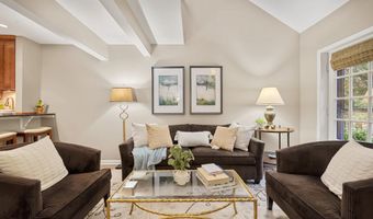 1403 E ABINGDON Dr 6, Alexandria, VA 22314