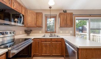 2513 Marwood Dr, Mankato, MN 56001