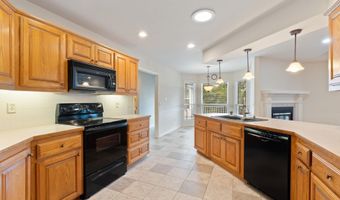 1 Berrydale Ln, Bella Vista, AR 72715