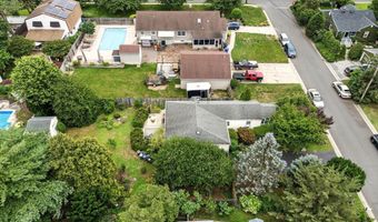 29 Park Ave, Belford, NJ 07718