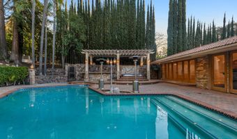 4446 Hayvenhurst Ave, Encino, CA 91436