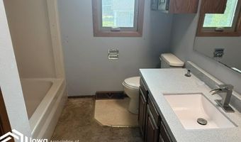1206 N Johnson St, Algona, IA 50511