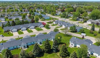 923 W WINDTREE Dr, Appleton, WI 54914