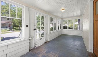 164 7th St, Bangor, ME 04401