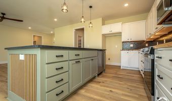 1018 Bluestem Cir, Baldwin City, KS 66006
