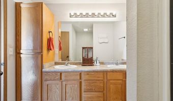 121 Silver Leaf Ln, Baldwin City, KS 66006