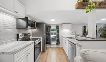 21 Arlington Rd, Coventry, CT 06238