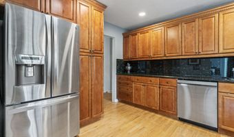 230 Geary Dr, Middletown, NJ 07748