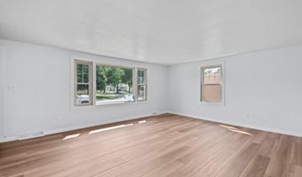 1074 6TH St, Green Bay, WI 54304