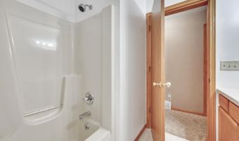 424 Emerald Dr, Arnolds Park, IA 51331