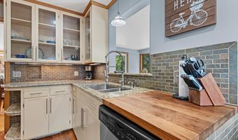2323 PALISADES Dr, Appleton, WI 54915