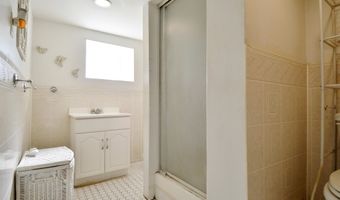 162 W 32ND St, Bayonne, NJ 07002