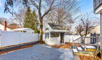 76 9th St, Belford, NJ 07718