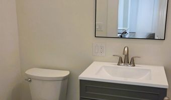 14 Meadow St, Ansonia, CT 06401