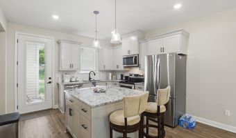 712 W Ashley St, Benton, AR 72015