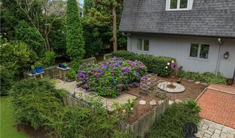4 Mulberry Rd, Bristol, RI 02809