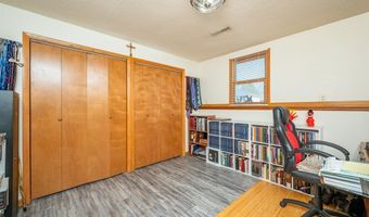 302 12th Ave NW, Altoona, IA 50009