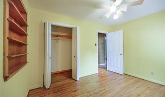50 W Oak Hill Dr, Ballwin, MO 63021