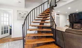 41 Dexter Rock Rd, Lincoln, RI 02865